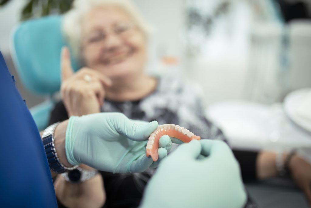 beneficios de prótesis dentales