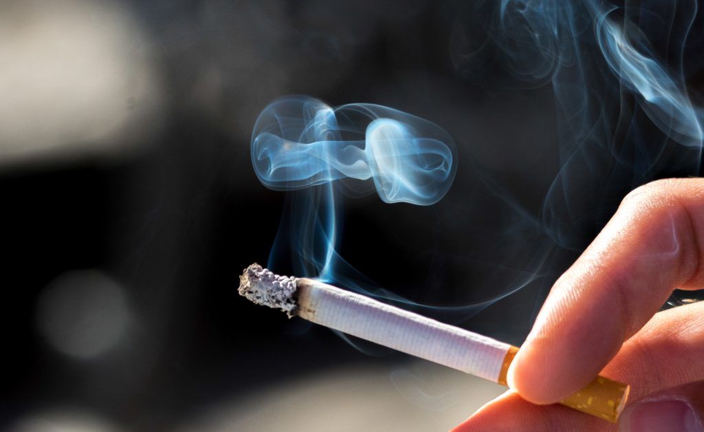 Consecuencias del tabaco en tu sonrisa